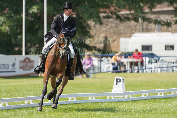 Dag  Albert (SWE) riding Chablis Grand Cru