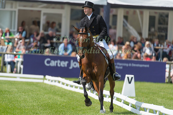 Simon Vatcher (GBR) riding Camblin Hill