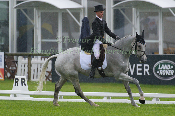 Richard Long (GBR) riding MS Independant