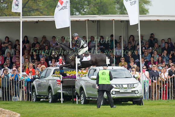 Kathryn Robinson of Canada riding Let it Bee