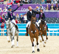 Michael Jung show his medal to the crowd on his lap of honour
