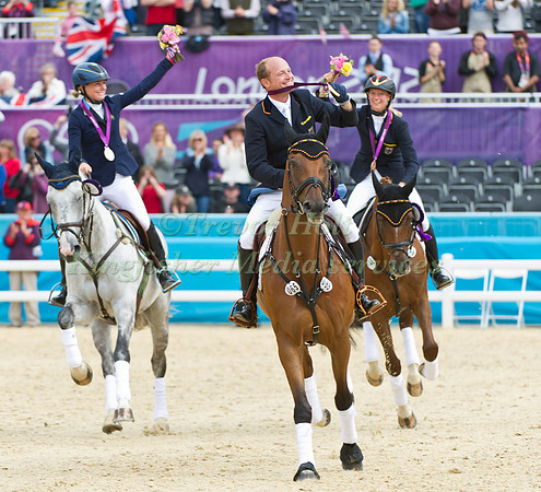 Michael Jung show his medal to the crowd on his lap of honour