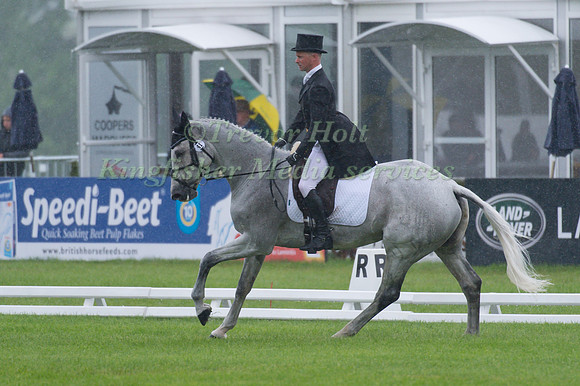 Richard Long (GBR) riding MS Independant