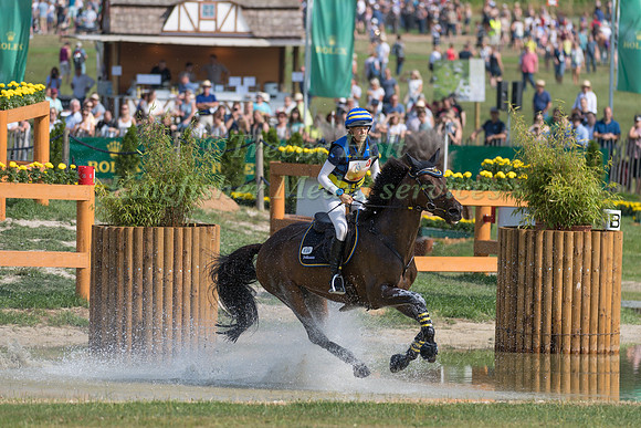 ANNA FRESKGARD (SWE) AND BOX QUTIE