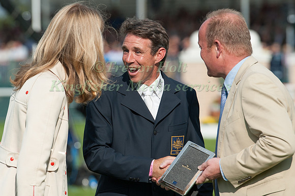 Sam Griffths (Aus) pictured with Miranda Rock, President of the Land Rover Burghley Horse Trials Commitee and Jeremy Hicks managing Director of Land Rover UK