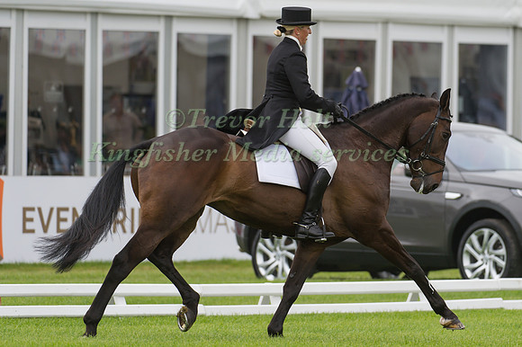 Katie Barber (GBR) riding Woodfield Ria