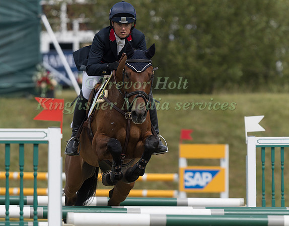 PIPPA FUNNELL (GBR) AND CHIPPIEH-5