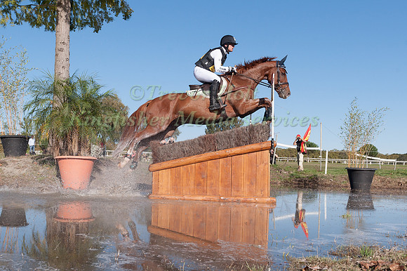 Michael Jung (GER) riding FIschertakinou