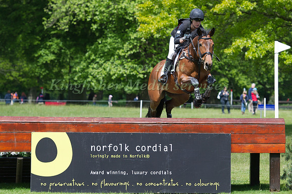 Leahona  Rowland (CAN)  riding Simply Maple