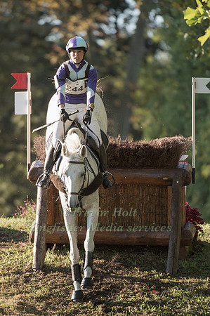 Victoria Marsden(GBR) riding Nysa De Petra