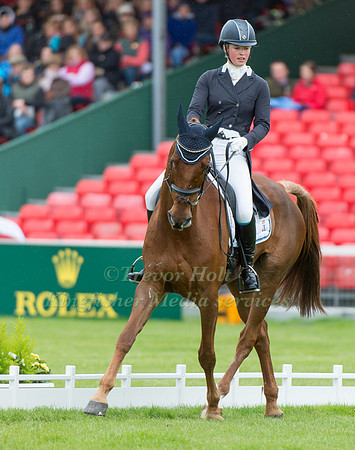 Emily Llewellyn (GBR) riding Greenlawn Sky High