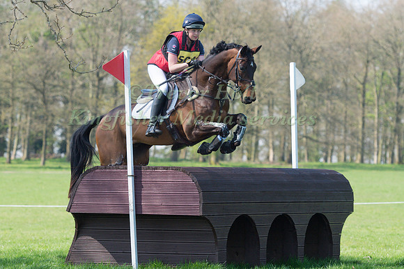 KATIE BLELOCH RIDING BULANO