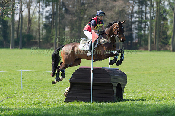 KATIE BLELOCH RIDING BULANO