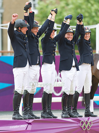 The Gold Meada winning team take to the podium