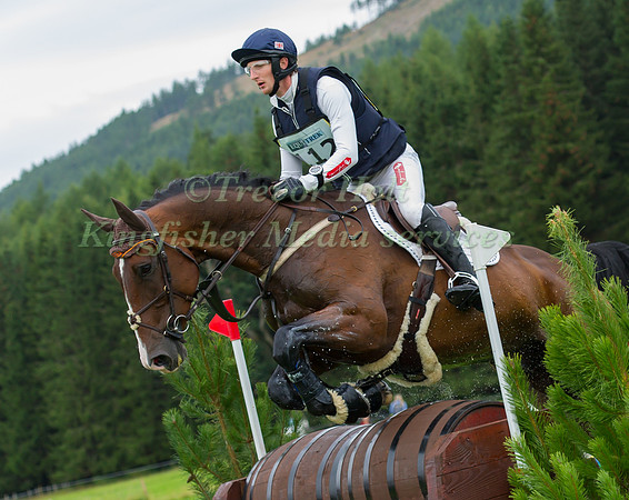 PAUL SIMS (GBR) RIDING LONESTAR