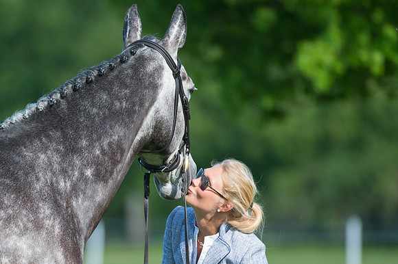 SARAH PARKES (GBR)  KISSING GRACIOUS HONOUR AT THE HORSE INSPECTION