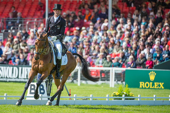 Mark Todd (NZL) riding Leonidas II