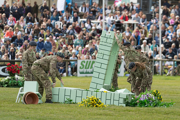 Army Cadets rebuilding Showjumping fence