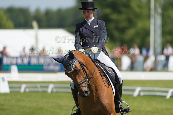 Millie Dumas (GBR) riding Artistiek
