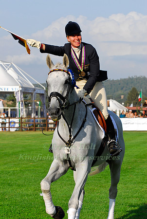 Bettina Hoy and Ringwood Cockatoo