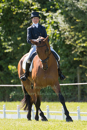 LOUISE HARWOOD (GBR) RIDING WHITSON