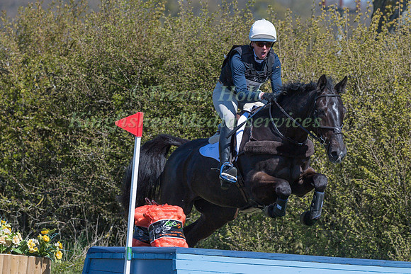 FLORA HARRIS RIDING CLASS VISTA