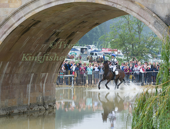 Francis Whittington (GBR) riding Hasty Imp approaching the Lions Bridge