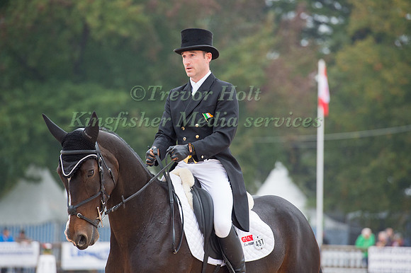 Ciaran Glynn (IRL) riding November Night