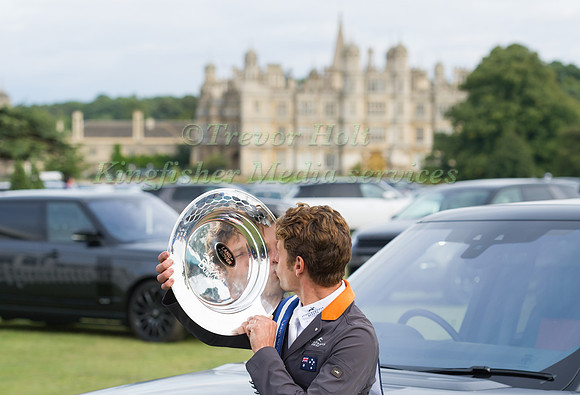 CHRISTOPHER BURTON KISSING THE LAND ROVER PERTPETUAL TROPHY