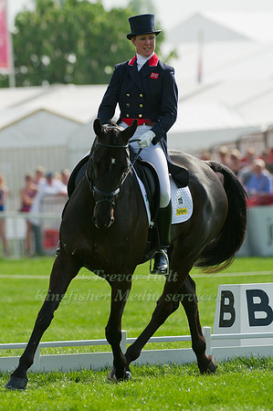 Nicola Wilson & Opposition Buzz