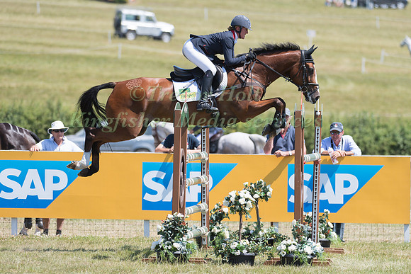 NICOLA WILSON (GBR) AND ONE TWO MANY