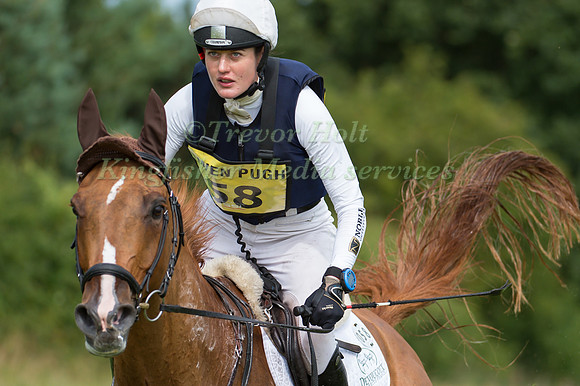Willa Newton riding Caja 20
