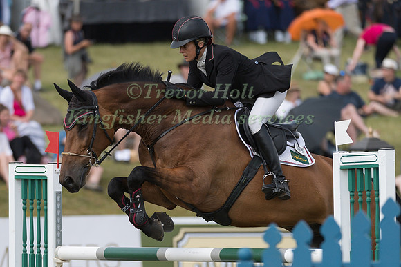 SARAH BULLIMORE (GBR) AND REVE DU ROUET