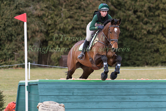 SUSIE  BERRY  RIDING FERNHILL SMART CHOICE