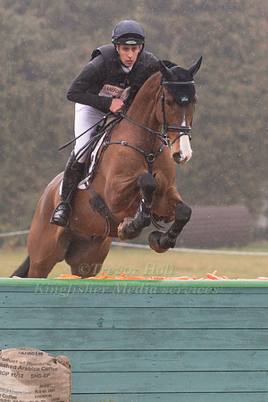 WILLS OAKDEN  RIDING HILLARY VD BISSCHOP