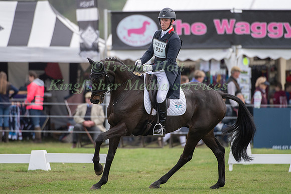 OLIVER TOWNEND RIDING MHS KING JOULES