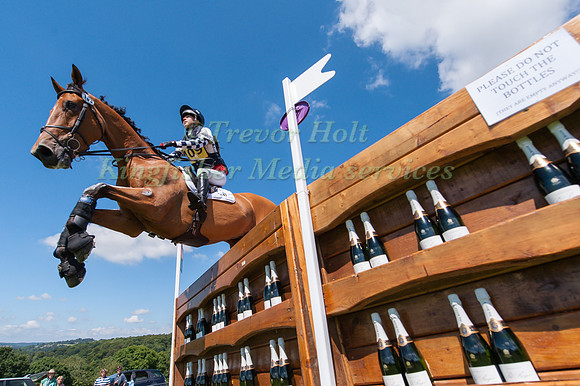 KATHERINE LINDSAY (GBR) RIDING COOLEY RAMIRO