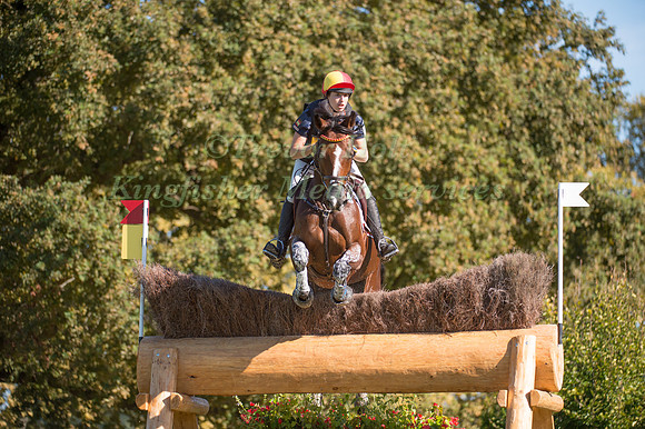 Cristina Pinedo Sendagorta (ESP) riding Helena XII