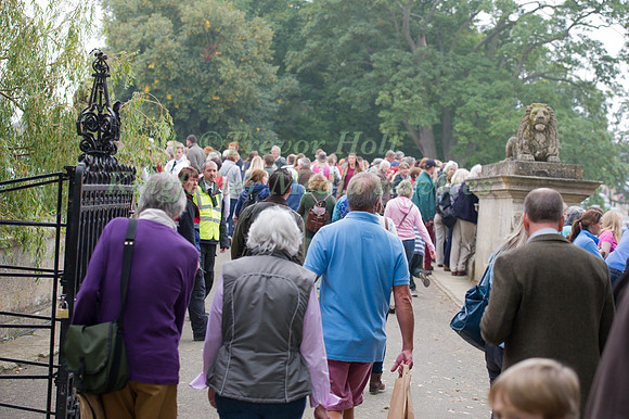 Spectators crossing the Lion Bridge