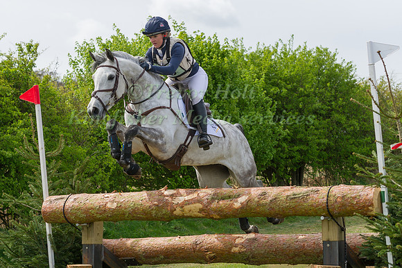 HOLLY WOODHEAD (GBR) RIDING RLE BARINA