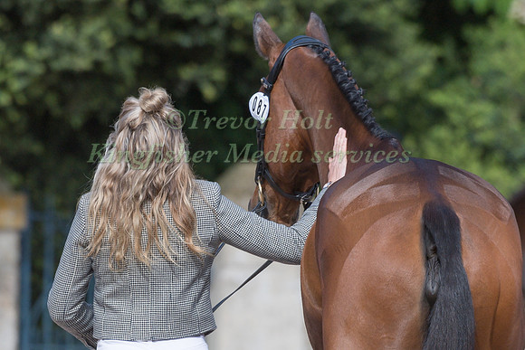 Ellen Cameron (GBR) and  Hanleen Crown Jewels