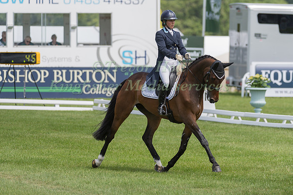 KIRSTY JOHNSTON (GBR) AND CLASSIC VI