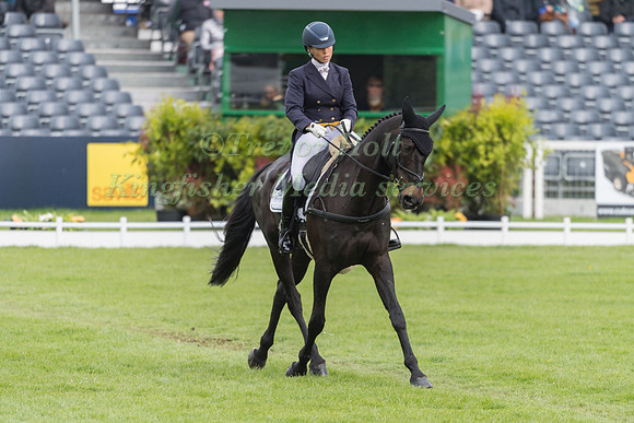 Emma Hyslop-Webb (GBR) and  Pennlands Douglas