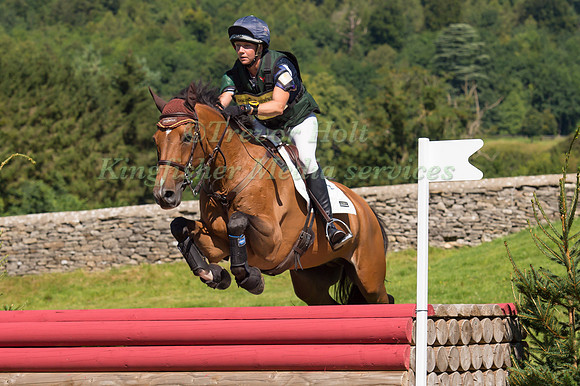 SHARON HUNT (GBR) RIDING VEYGA