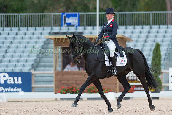 Nicola Wilson (GBR) riding Annie Clover