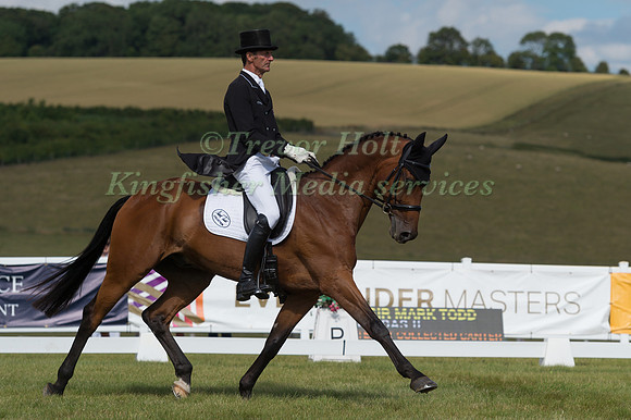 MARK  TODD (NZL) AND LEONIDAS II-2