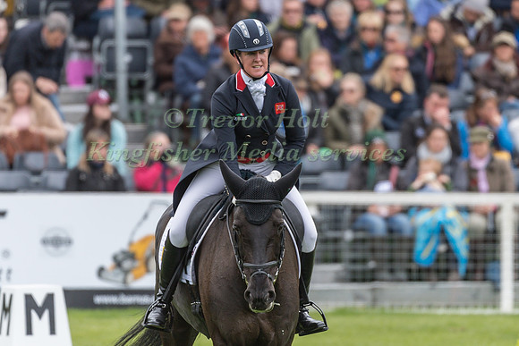 Nicola Wilson (GBR) and  Bulana