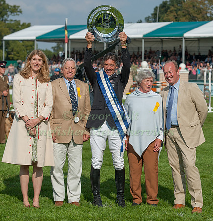 Andrew Nicholson(NZL) holds aloft the Burghley Trophy flanked by owners Mark and Rosemary Barlow and from Land Rover Miranda Rock and Jeremy Hicks at the Land Rover Burghley Horse Trials