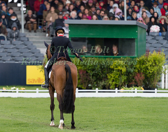 Pippa Funnell (GBR) and  Billy Walk On
