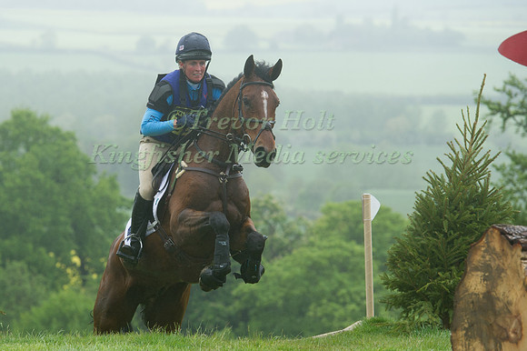 Jodie Amos (GBR) riding Wise Crack